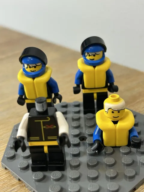 LEGO Extreme Team Minifigure w/Blue Helmet Black Visor Life Jacket 6567 6582 Lot