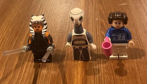 LEGO Star Wars Minifigure Lot: Ahsoka sw1300 Leia sw1381 Taun We sw1216 Complete