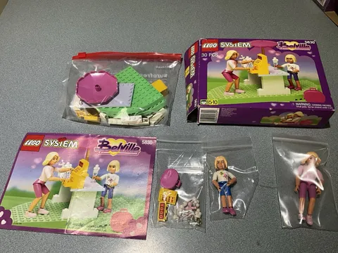 LEGO BELVILLE 5830 Fun-Day Sundaes Complete Set Ice Cream Stand 1995 w/Box