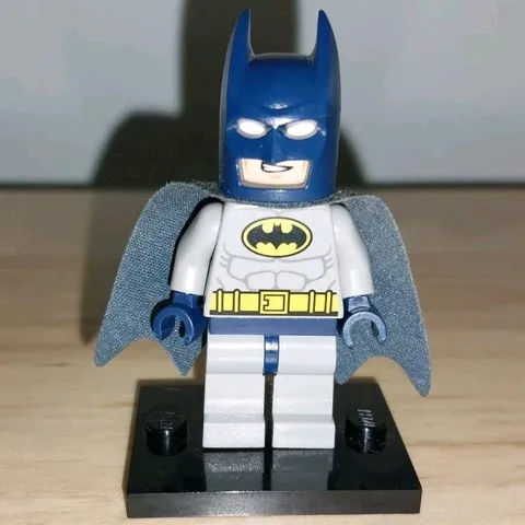 LEGO Batman Light Bluish Gray Suit Dark Blue Mask 2012 Batcave Type I Cowl Rare