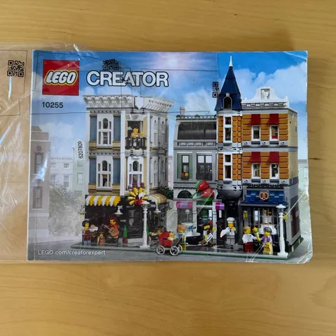 Lego 10255 CREATOR Expert Mod Build Assembly Square INSTRUCTION MANUAL ONLY 2017
