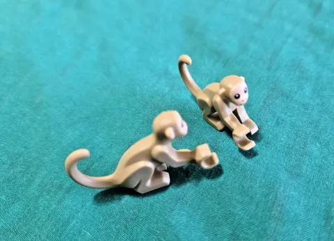 LEGO Lot Of 2 Tan Monkey Minifigure Light Nougat Face Black Eyes MONKEYS