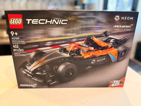 LEGO TECHNIC: Neom Mclaren Formula E Race Car (42169)