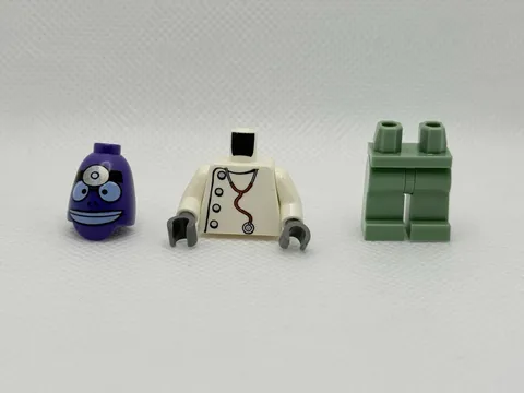 BIKINI BOTTOM EMERGENCY ROOM DOCTOR LEGO MINIFIGURE 3832 from SpongeBob ORIGINAL