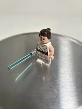 Lego Star Wars Rey SW1054 White Robed minifigure with lightsaber