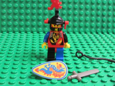 LEGO Castle Dragon Knights Dragon Master Minifig knight CAS011 Red Plumes 1794 M