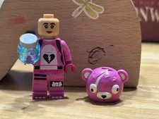 CUDDLE TEAM LEADER Minifigure 77073 LEGO Fortnite Battle Bus