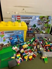LEGO Bundle Minecraft 21161 Classic Yellow Box City 30567
