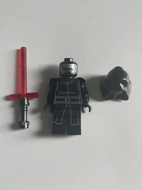 LEGO Minifigure Star Wars Kylo Ren sw0663 From 2015 75104 + Lightsaber & Hood