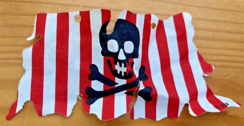 LEGO Pirates vintage Tattered Cloth Sail Red Stripes Skull Crossbones 1996 ship
