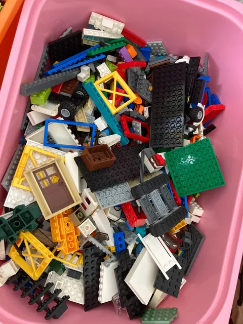 Huge Bulk LEGO brick lot. USED 10.5 LBs of LEGOs