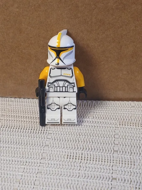Lego Star Wars Phase 1 Yellow Clone Trooper Commander 40558