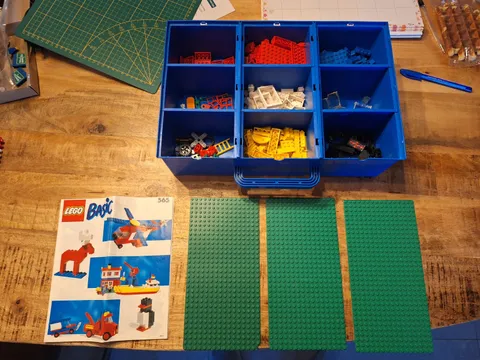Vintage Lego Basic Set 565-2 Build-N-Store Chest 100% complete from 1990