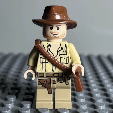 Lego Minifigure Indiana Jones - Tan Open Collar Shirt iaj020 - 1C