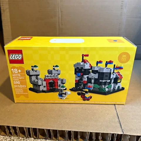 LEGO Mini Knight's Castle 40775 Castle Limited Edition Set 590 pcs