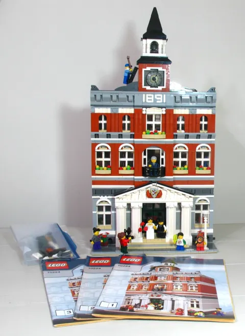 LEGO® Creator Expert 10224 Town Hall Modular Building + Manuals 100% Complete