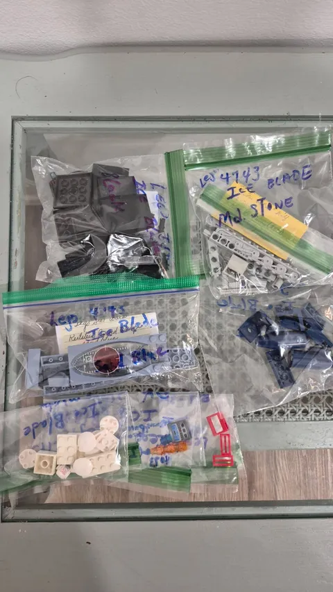 LEGO Lot 2 Sets 4743 Ice Blade + 8664 Road Hero Incomplete Parts Bundle