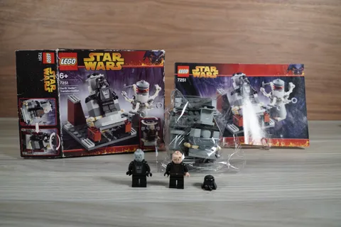 LEGO Star Wars (7251) Darth Vader Transformation -Complete With Manual & box