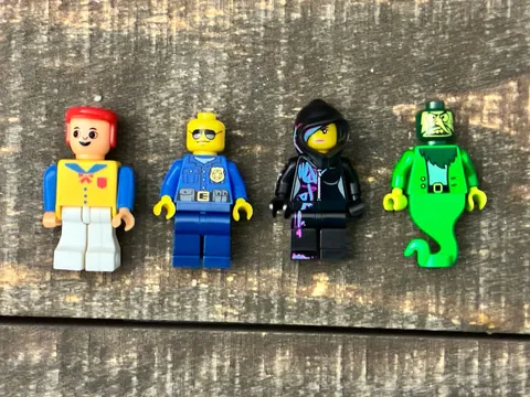 Lot Of Four Vintage Lego Figurines , Mixed Lot, Pre Owned