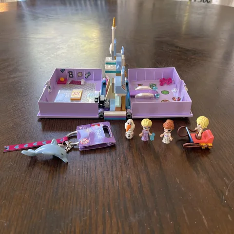 LEGO #43175: Anna and Elsa's Storybook Adventures & Friends Dolphin Keychain