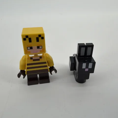 LEGO Minecraft Beekeeper Minifigure 21165 And Minecraft Rabbit