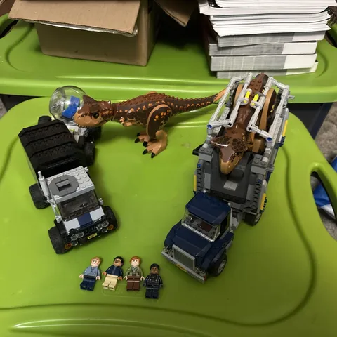 lego jurassic world sets 2 Sets Incomplete What’s In Pictures Is What Is There 