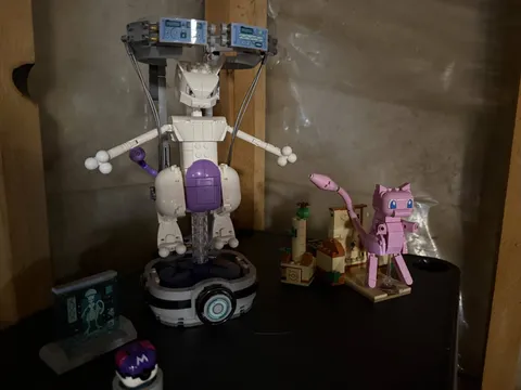 NEW LEGO POKEMON Mew & Mewtwo Set - Drone search/Lab break bundle