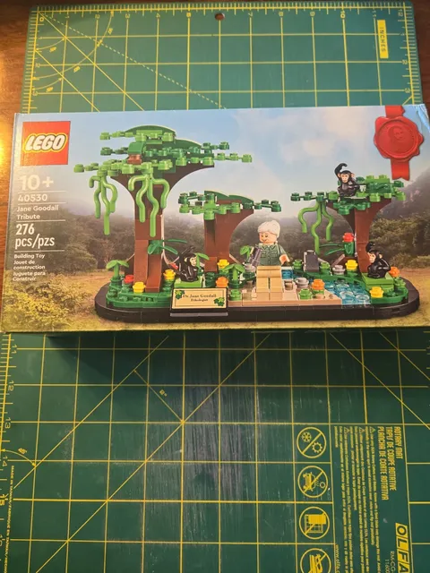 LEGO Promotional: Jane Goodall Tribute (40530)