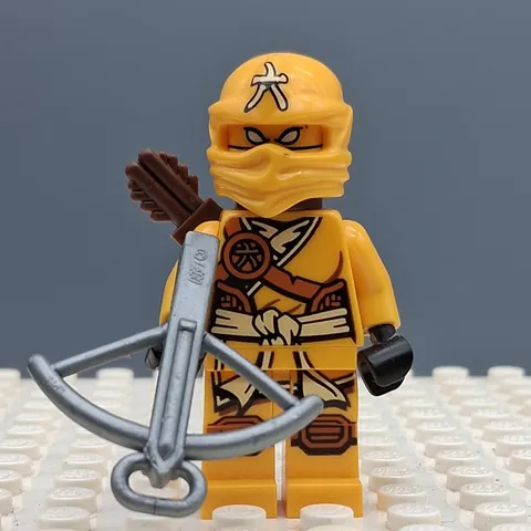 Lego Ninjago Skylor (Jungle Robe)  Minifigure njo0135