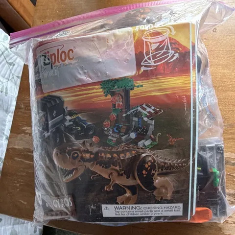 75929 LEGO Jurassic World Carnotaurus Gyrosphere Escape Complete