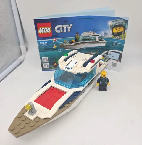 LEGO CITY Great Vehicles Diving Yacht 60221  RETIRED Incomplete 