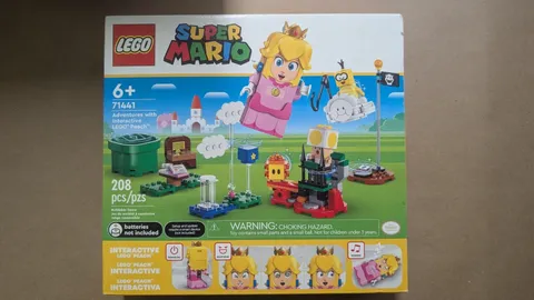 LEGO Super Mario Adventures with Interactive LEGO Peach