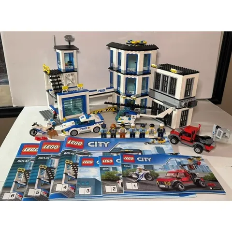 Lego City Police Station #60141 with 7 figures!!!