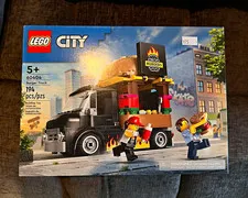LEGO City Burger Truck 60404 Complete Set Truck 194 pcs Ages 5+ 2024 new in box!