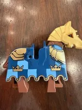 Lego Castle Knights Brown Horse w/Gold Helmet Blue Gold-Crown BARDING Great Cond