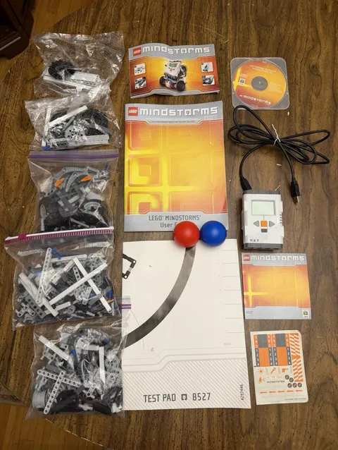 LEGO MINDSTORMS NXT 8527 Bulk Lot NXT Brick, CD, Manuals, Parts. Read Descrip
