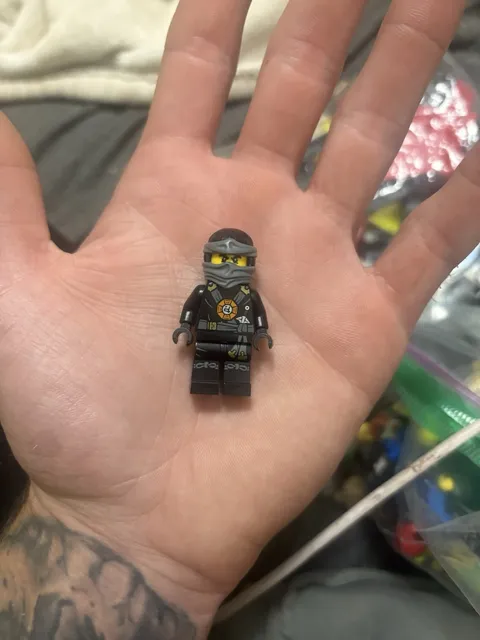LEGO Minifigure Ninjago Possesion Deepstone Armor Cole NJO0140 70738(WITH ARMOR)