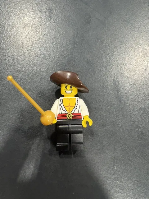 LEGO Swashbuckler Musketeer Minifigure 71007 Series 12