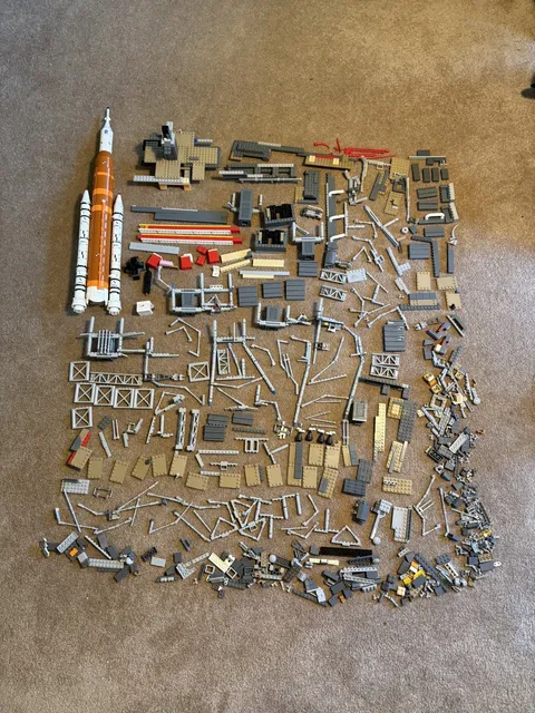 LEGO Icons: NASA Artemis Space Launch System (10341)