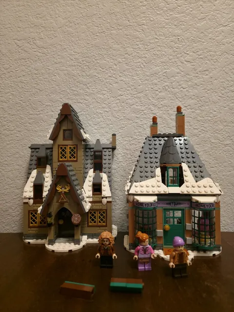 97% Complete! LEGO Harry Potter: Hogsmeade Village Visit (76388) 