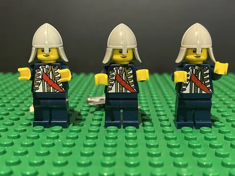 LEGO Castle cas479 Minifigure Lot of 3 Red Sash Light Bluish Gray 9349-1