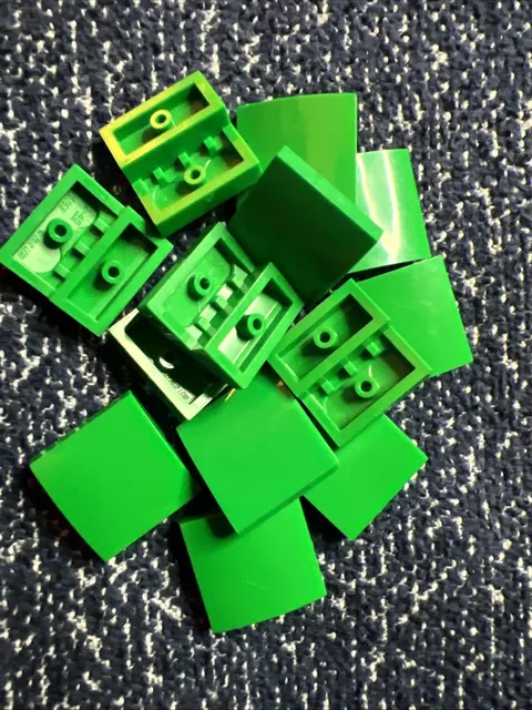 LEGO 15068 Green Slope, Curved 2 x 2 x 2/3 - 13 Pieces