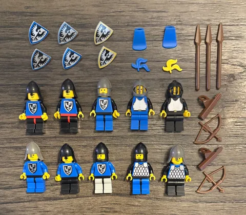 LEGO castle minifigures. vintage black falcons, knights, accessories