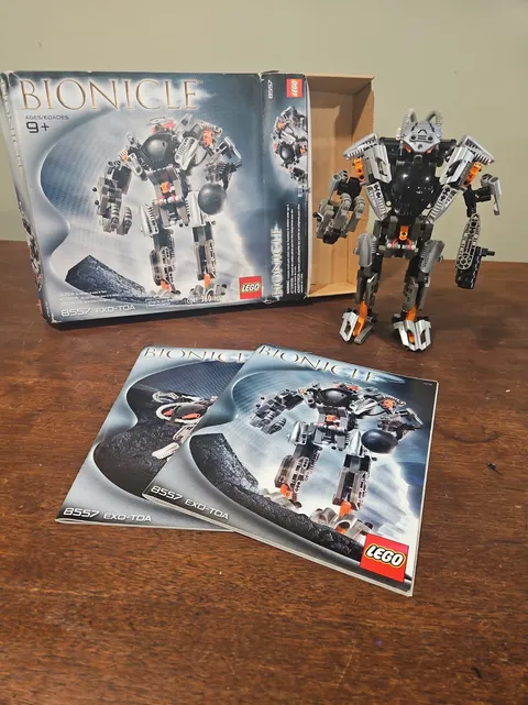 LEGO Bionicle Set 8557 EXO TOA. 2002 With Instructions. Almost Complete.