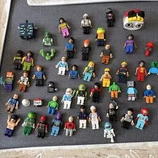 45+ Lego PEOPLE AND PARTS  Lot With 4 Minecraft Books & 3.9 Pounds Bulk Lego
