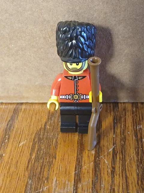 LEGO (8805) CMF Series 5 Royal Guard Minifigure col05-3 Complete British London