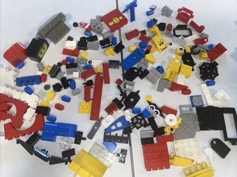 Lego Lot Assorted 182 Pieces Basic Vintage Faces Wings Eyes Cylinder Blue Red