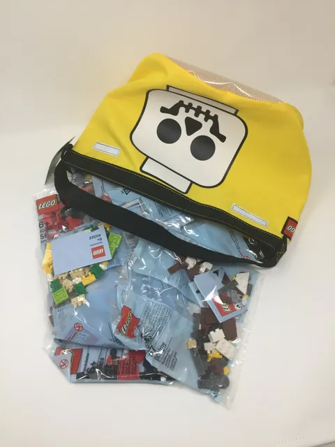 10 Club Exclusive Polybags and Halloween Skull Soft Yellow Storage BAG TOTE LEGO