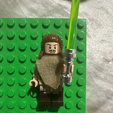 LEGO Minifigure Tan Outfit, Brown Hair & Beard, Cloth Cape, Green Lightsaber