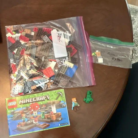 LEGO Minecraft 21129 The Mushroom Island w/ Alex & Creeper  + Mooshrooms
